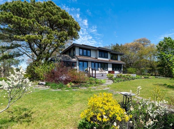 39 Sengekontacket Road, Oak Bluffs, MA 02557