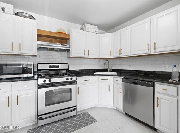 1060 Morning Glory Drive, Monroe, NJ 08831