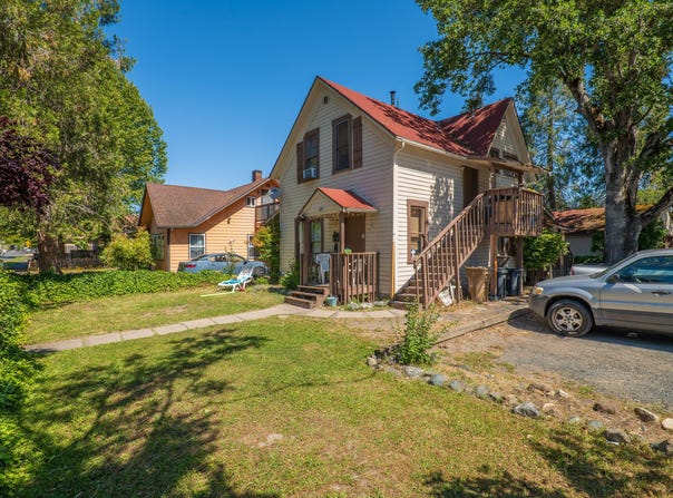 324 NE D Street, Grants Pass, OR 97526