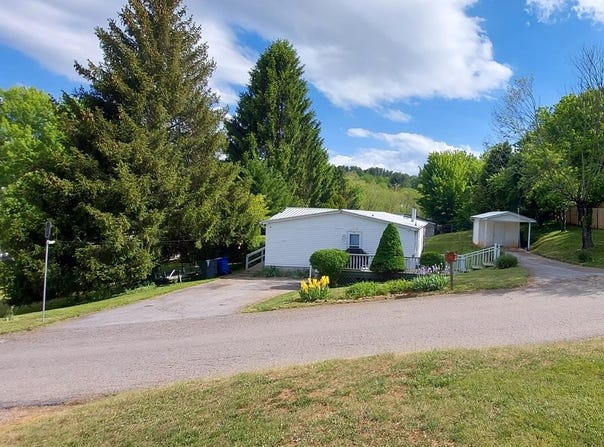 46 Larkspur Lane, Canton, NC 28716