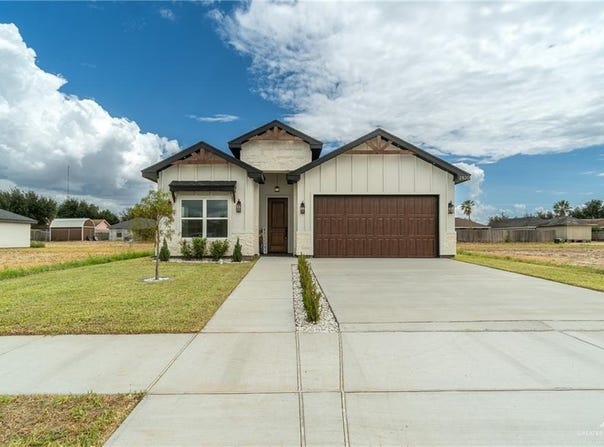 2820 N Alyna Avenue, Edinburg, TX 78541