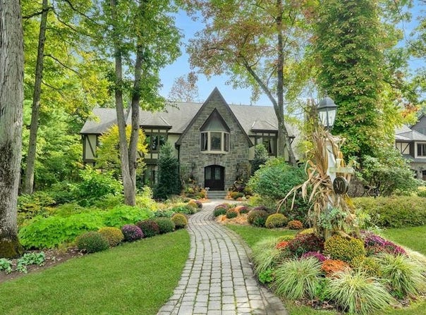 307 Freemans Lane, Franklin Lakes, NJ 07417