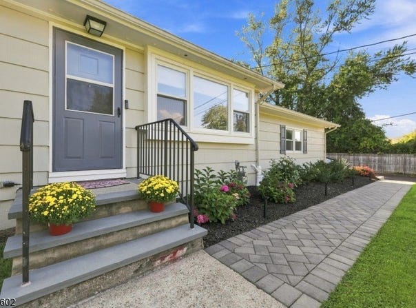 5 Old Farmers Rd, Washington Twp., NJ 07853-5105