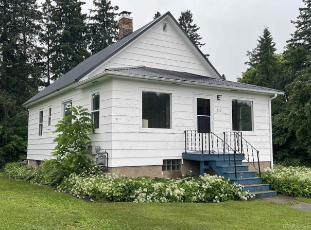 235 W Oak, Ironwood, MI 49938