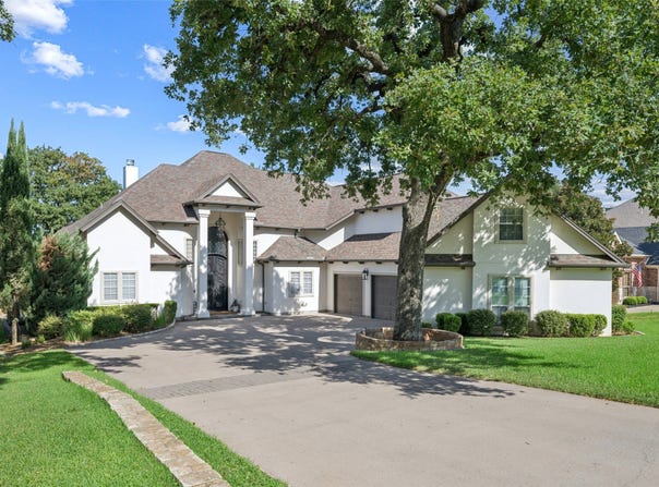 1825 Spinnaker Lane, Azle, TX 76020