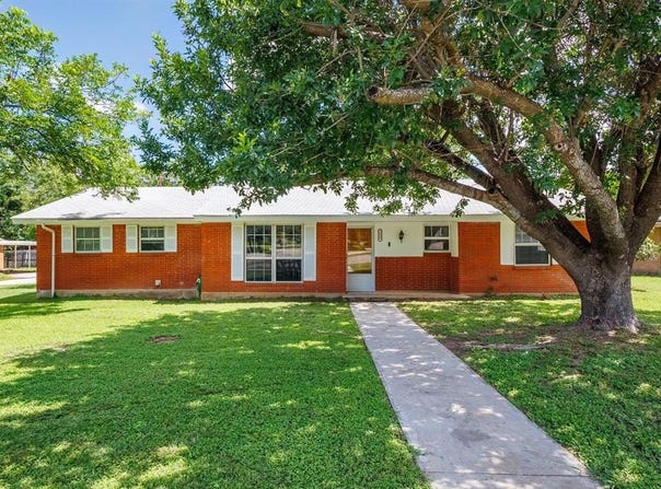 3900 Oakdale Drive, Brownwood, TX 76801