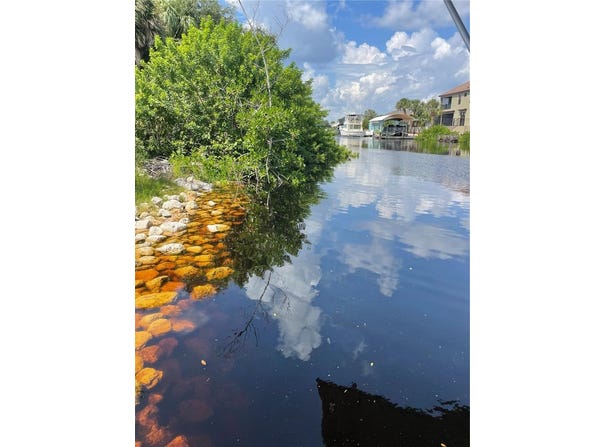 18286 VAN NUYS CIRCLE, PORT CHARLOTTE, FL 33948