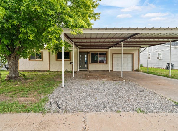 1220 E Darby Avenue, Pampa, TX 79065