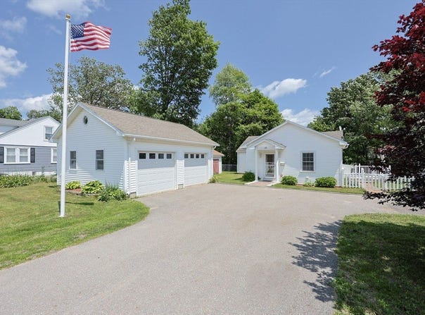 16 9th Street, Leominster, MA 01453
