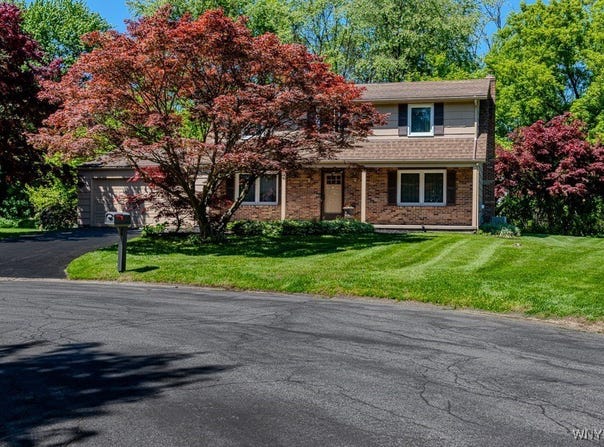 18 Tree Top Drive, Penfield, NY 14625