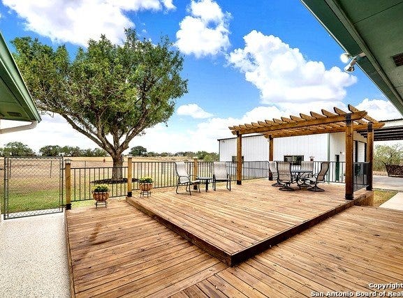 14320 LA VERNIA RD, St Hedwig, TX 78152-9674