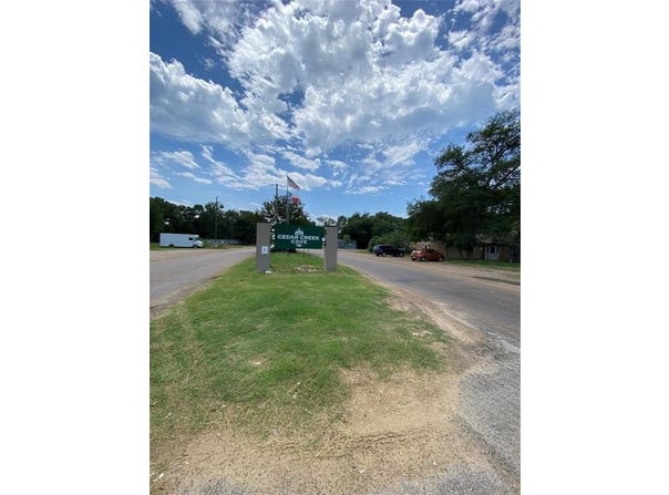 136 Buffalo Springs Road, Mabank, TX 75156