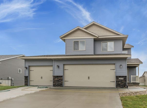 803 Mont Clair St, Solon, IA 52333