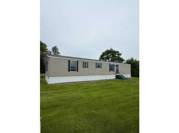 34 W Bay Bridge Rd, Topsham, ME 04086