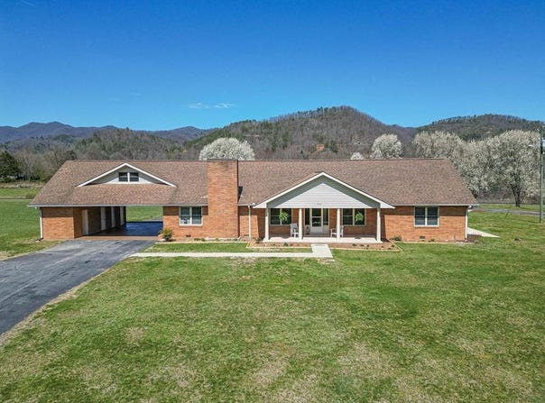 2915 Airport Road, MARBLE, NC 28905