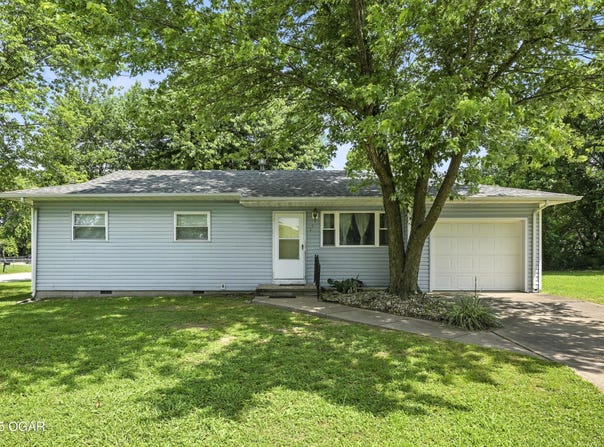 209 W Pinto Street, Goodman, MO 64843