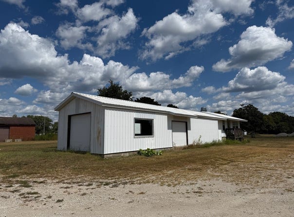 18 Broadway Street, Herrick, IL 62431