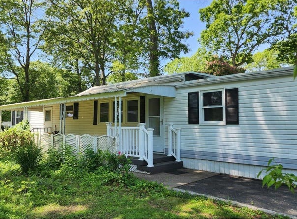 703 Fresh Pond Ave., Calverton, NY 11933