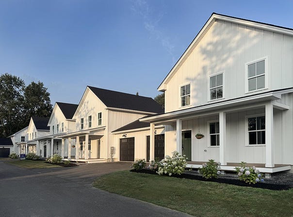 15 Magnolia Lane, Gardiner, ME 04345