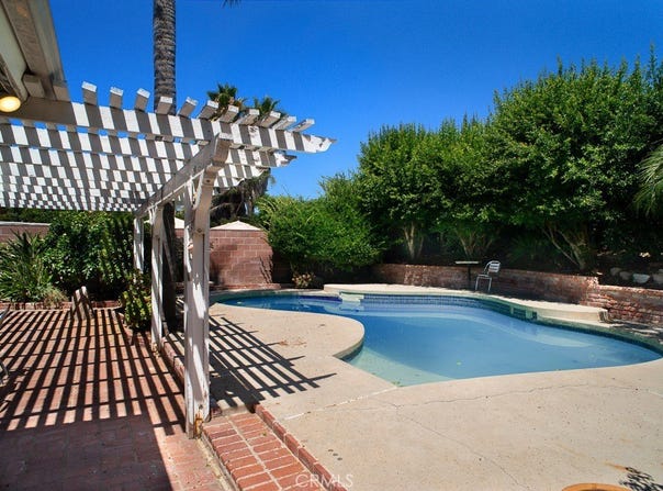 19931 LORNE, Winnetka, CA 91306
