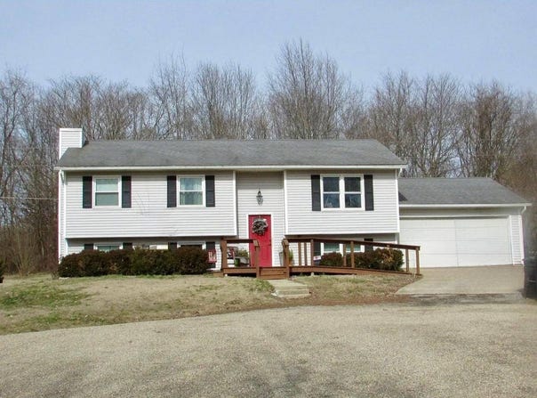 1294  County Road 895 East, Carmi, IL 62821