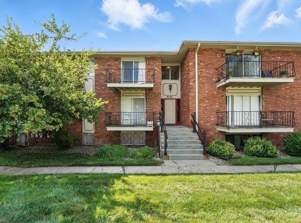 8215 Santa Fe Drive, Overland Park, KS 66204