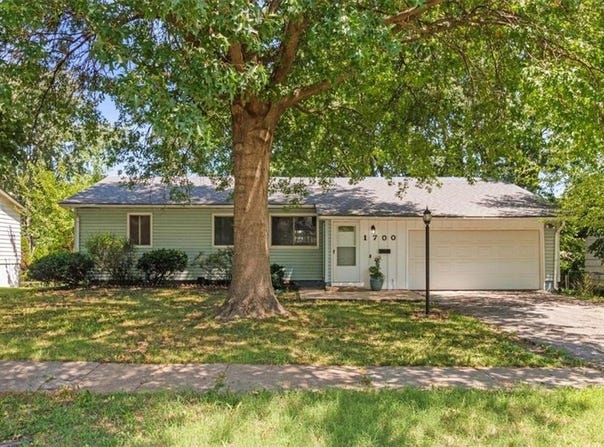 1700 NE 67th Street, Gladstone, MO 64118