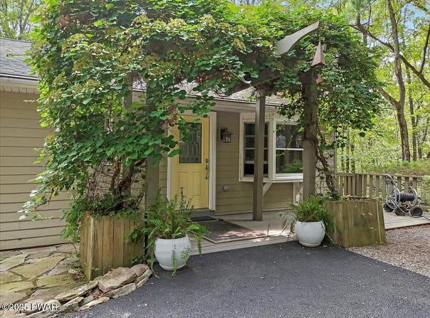 112 Heavenly Valley Drive, Tafton, PA 18464