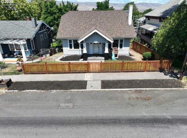 609 E 10TH ST, The Dalles, OR 97058