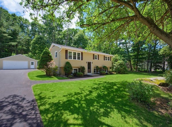 385 River Rd, Uxbridge, MA 01569