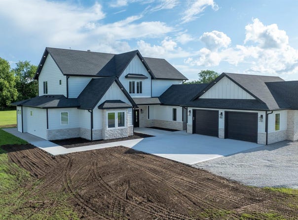 22950 Rolling Hills, Sedalia, MO 65301