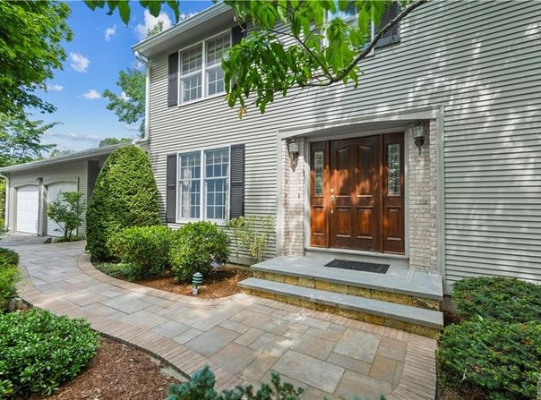 61 Kimberly Lane, Cranston, RI 02921