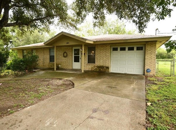1215 W Crockett, Beeville, TX 78102
