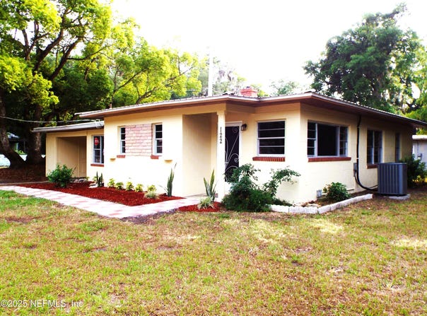 122 HUSSON Avenue, Palatka, FL 32177