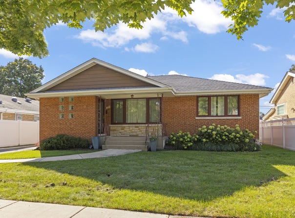 1944 Stratford Avenue, Westchester, IL 60154