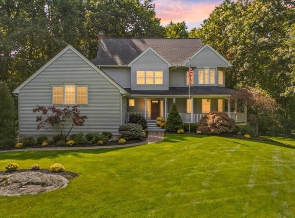 10 Kings Grant Drive, Atkinson, NH 03811