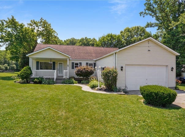 82 W Steels Corners Road, Cuyahoga Falls, OH 44223