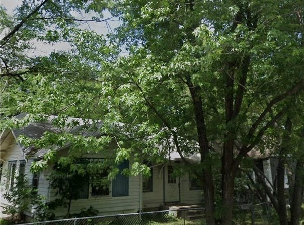 711 SE Lawrence Street, Topeka, KS 66607