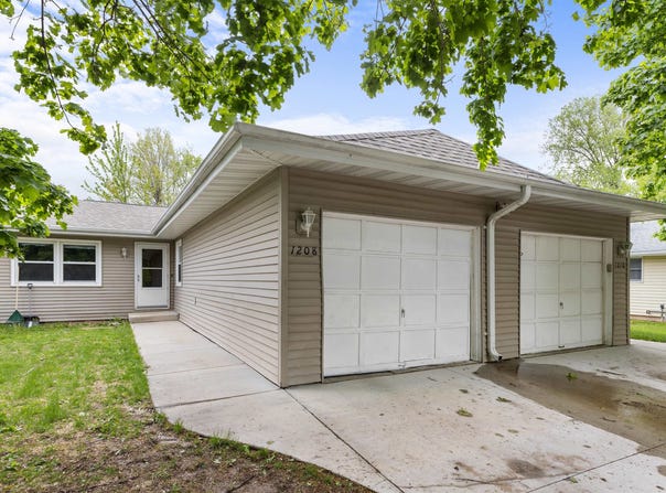 1208 GROVE Street, MENASHA, WI 54952-2012