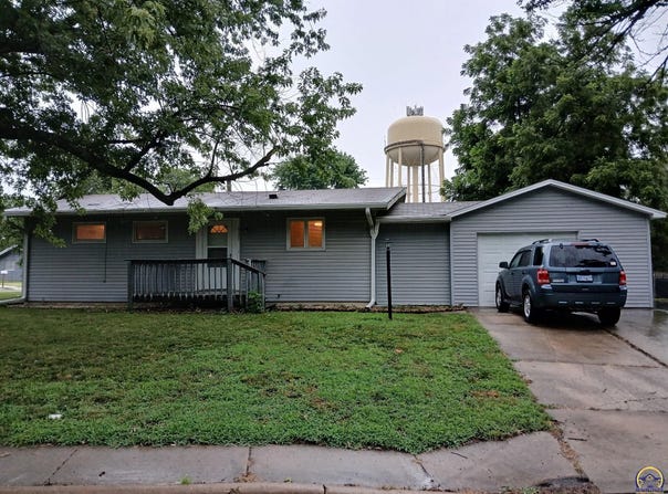 6920 SW Montara PKY, Topeka, KS 66619