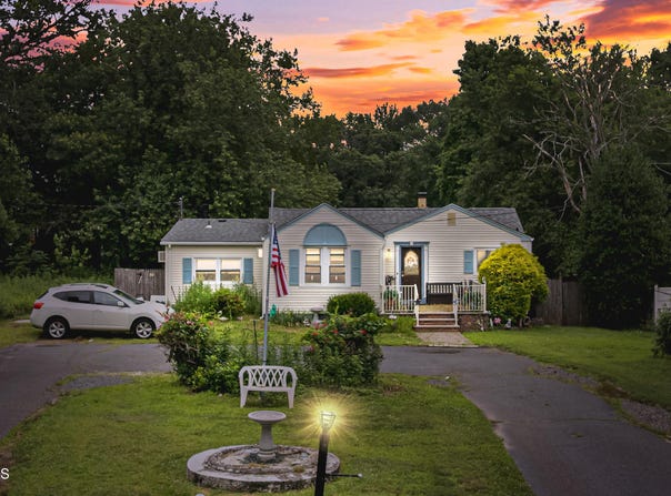 207 Lloyd Road, Matawan, NJ 07747