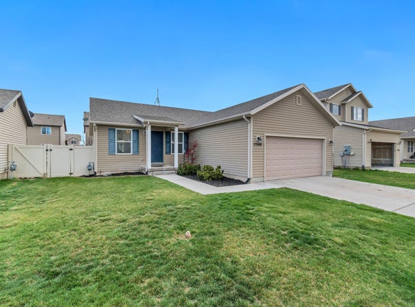 2368 E HITCHING POST Dr, Eagle Mountain, UT 84005