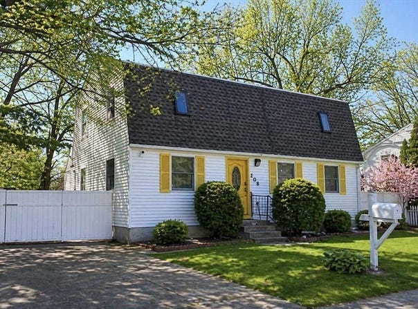 108 Barre St, Springfield, MA 01119