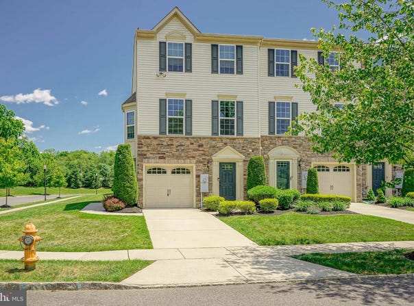 1 VILLAGE GREEN LANE, SICKLERVILLE, NJ 08081