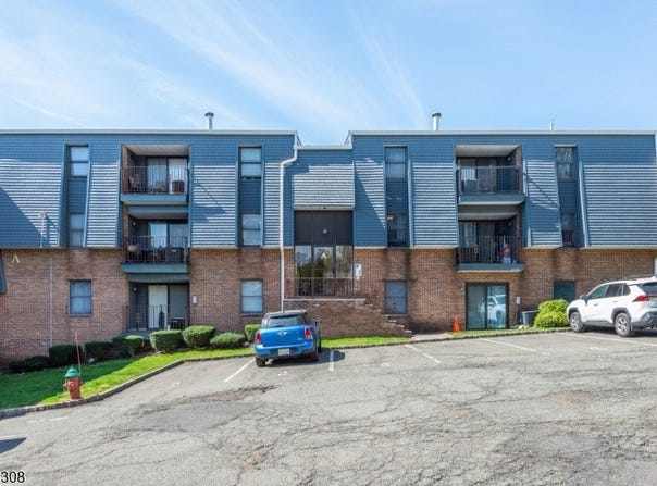 700 Schuyler Ave, Kearny Town, NJ 07032-4200