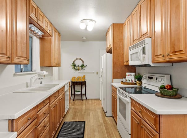 1261 Deerwood Drive, Ukiah, CA 95482