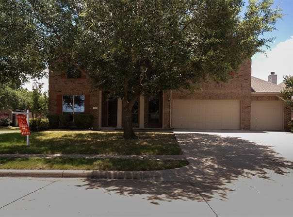 1220 Berkeley Drive, Burleson, TX 76028