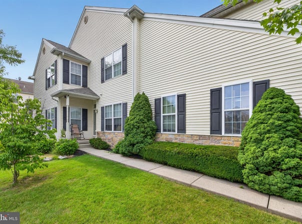 142 WILLOW Drive, EASTON, PA 18045