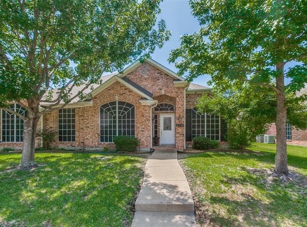 2710 Roughleaf Lane, Rowlett, TX 75089