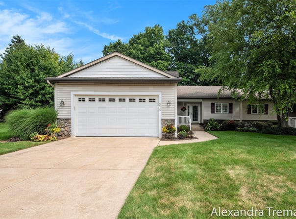 6675 Green Valley Court SE, Caledonia, MI 49316